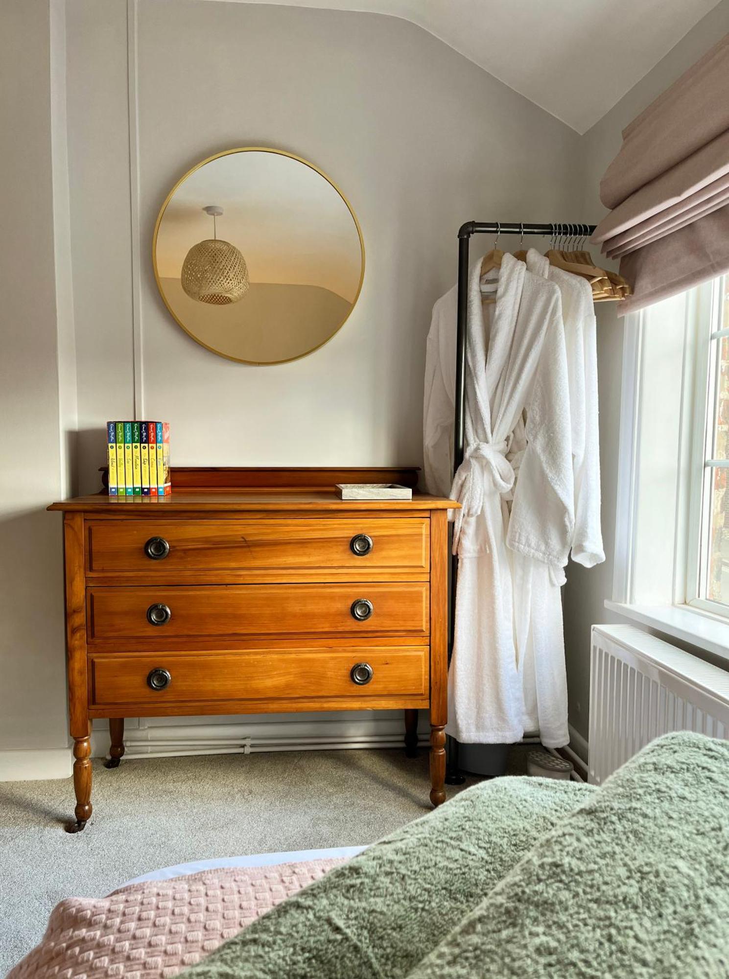 Boutique Style Cosy Cottage เอลส์เมียร์ ภายนอก รูปภาพ