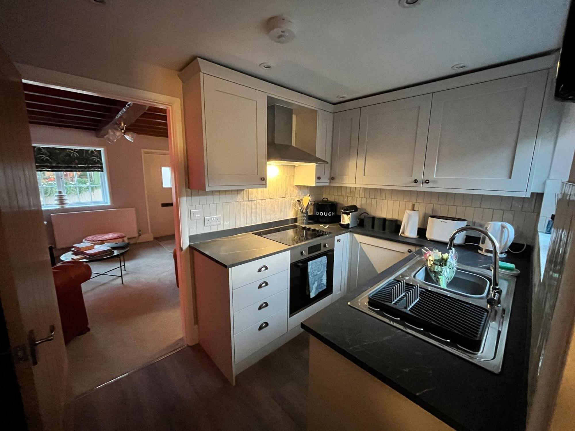 Boutique Style Cosy Cottage เอลส์เมียร์ ภายนอก รูปภาพ